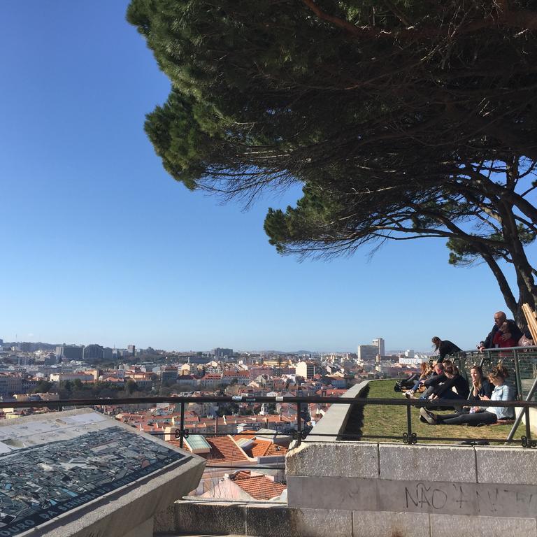 Cozy Lisbon Graca Apartment Luaran gambar